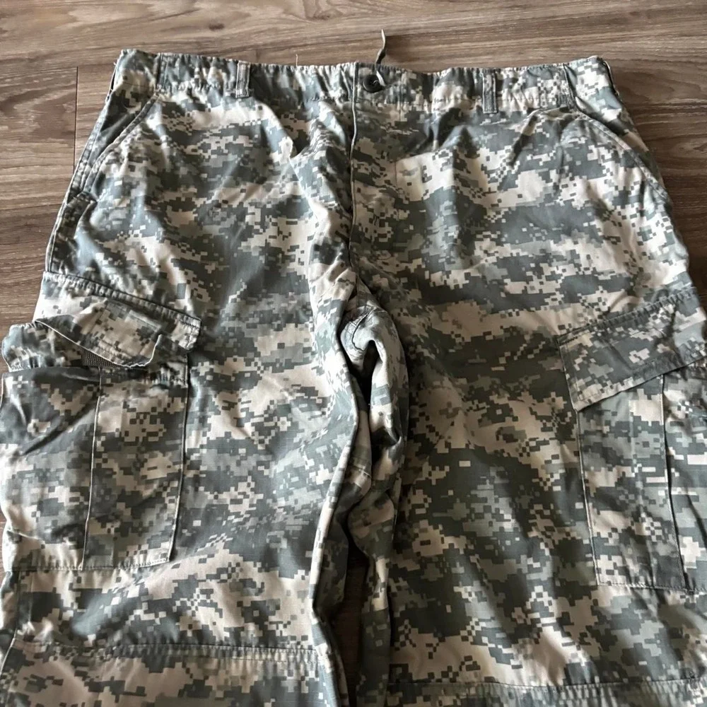Vintage Y2K/2000s Baggy Military Camo Streetwear Skater Cargo Pants! 40x31